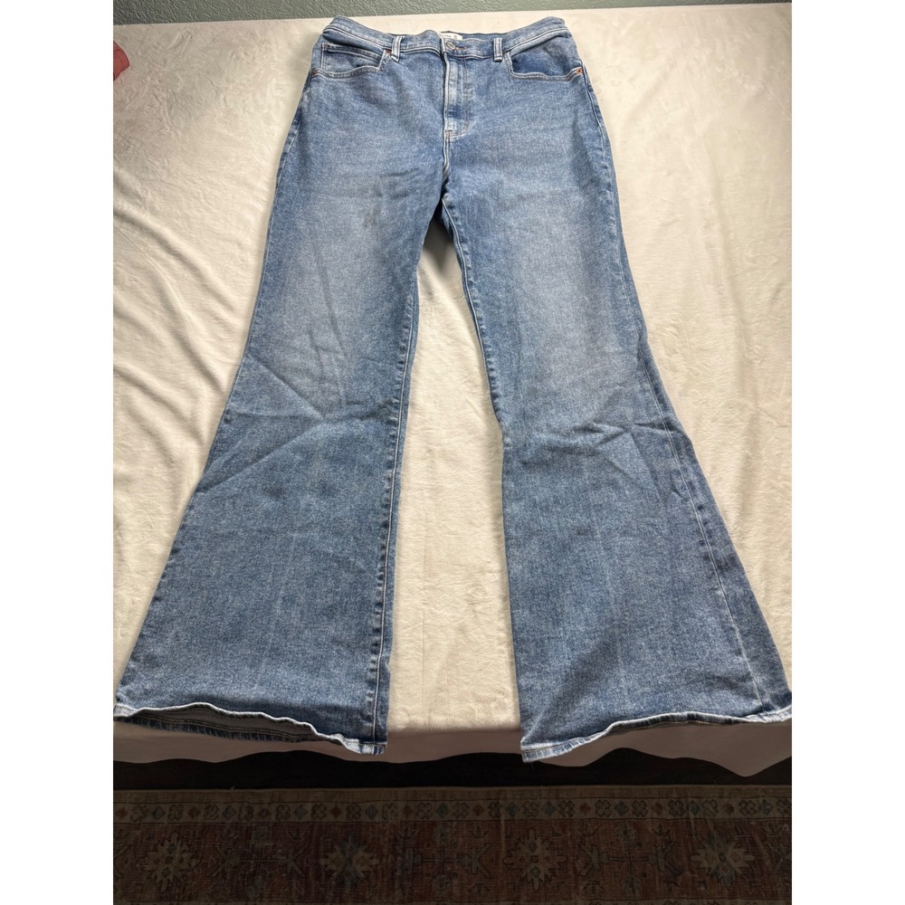 Abercrombie & Fitch The Flare Ultra High Rise Jeans Medium Wash Blue Size 32 14
